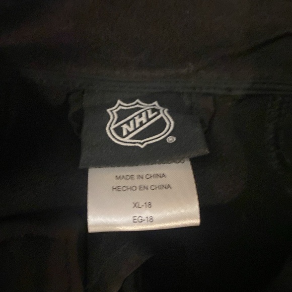 NWT ChicagoBlackhawks softshell black jacket youth18 comparable mens see chart - Picture 3 of 7